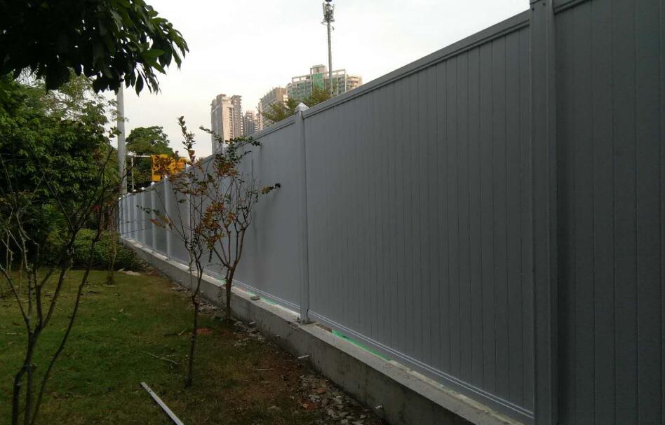 深圳彩鋼板圍擋不僅美化城市建設，也令城市更加豐富多彩